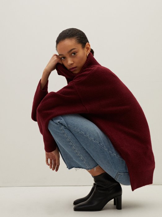 Un pull chaud à col roulé Un pull chaud à col roulé