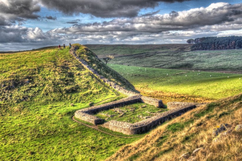 Longer le mur d'Hadrien, en Angleterre Longer le mur d'Hadrien, en Angleterre