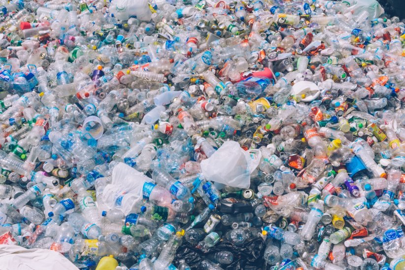 Un continent de plastique d'1,6 million de kilomètres carrés Un continent de plastique d'1,6 million de kilomètres carrés