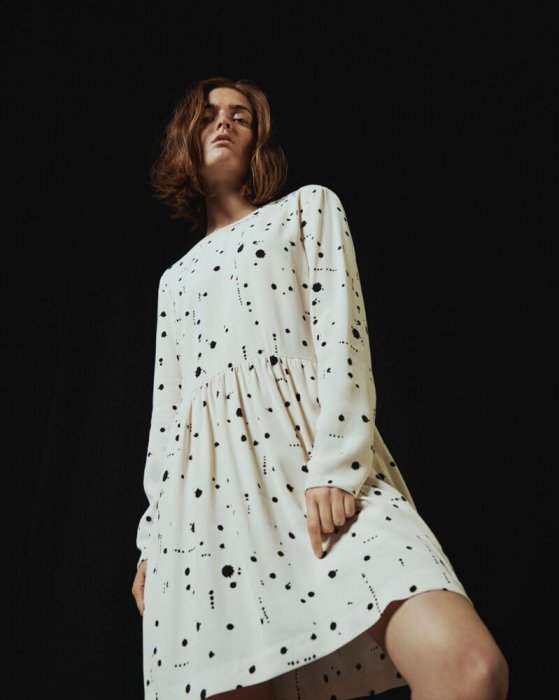 La robe tachetée d'encre, nouvelle tendance La robe tachetée d'encre, nouvelle tendance