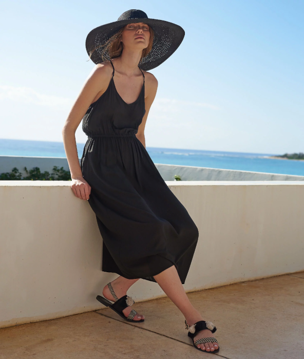 Trouvez votre côté obscur : une robe noire Trouvez votre côté obscur : une robe noire