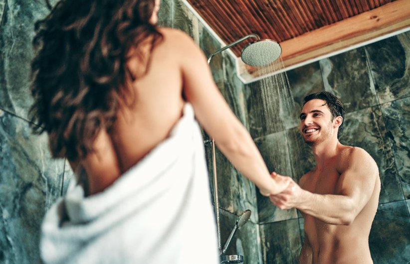 Plutôt qu'un bain, une douche à deux Plutôt qu'un bain, une douche à deux
