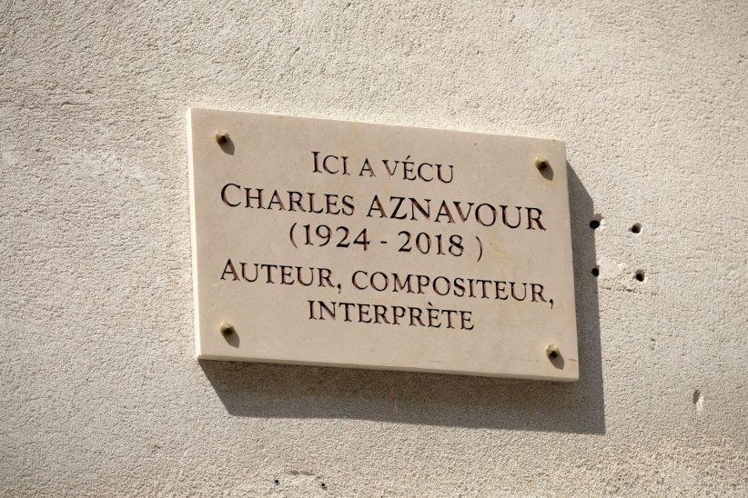 Charles Aznavour au 36 rue Monsieur-le prince, 75006 Charles Aznavour au 36 rue Monsieur-le prince, 75006