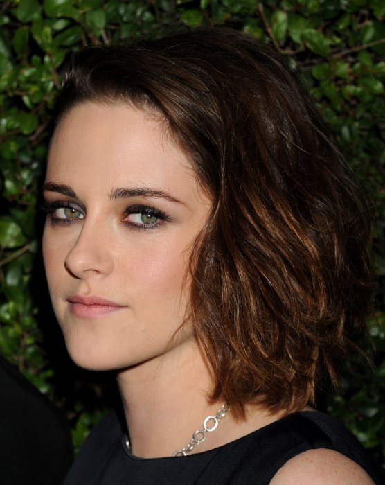 Kristen Stewart : la chirurgie la fait paniquer Kristen Stewart : la chirurgie la fait paniquer