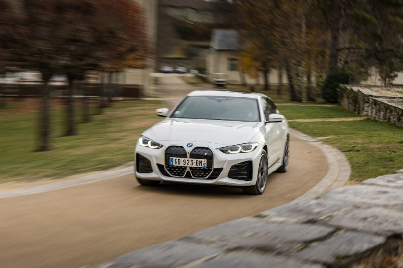 BMW i4 eDrive40 - Autonomie : 590 km BMW i4 eDrive40 - Autonomie : 590 km