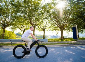 Un vélo électrique à roues orbitales