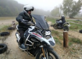 Conduite adroite de grosses motos : les stages d'excellence de Jean Pierre Goy