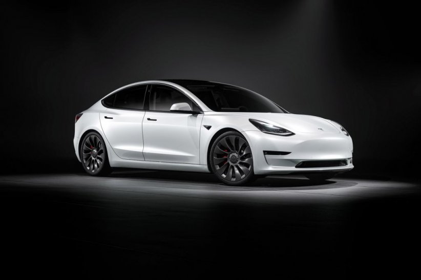 Tesla Model 3 Grande Autonomie : 90 €/km Tesla Model 3 Grande Autonomie : 90 €/km