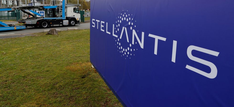 Stellantis s'allie à Foxconn dans la voiture connectée