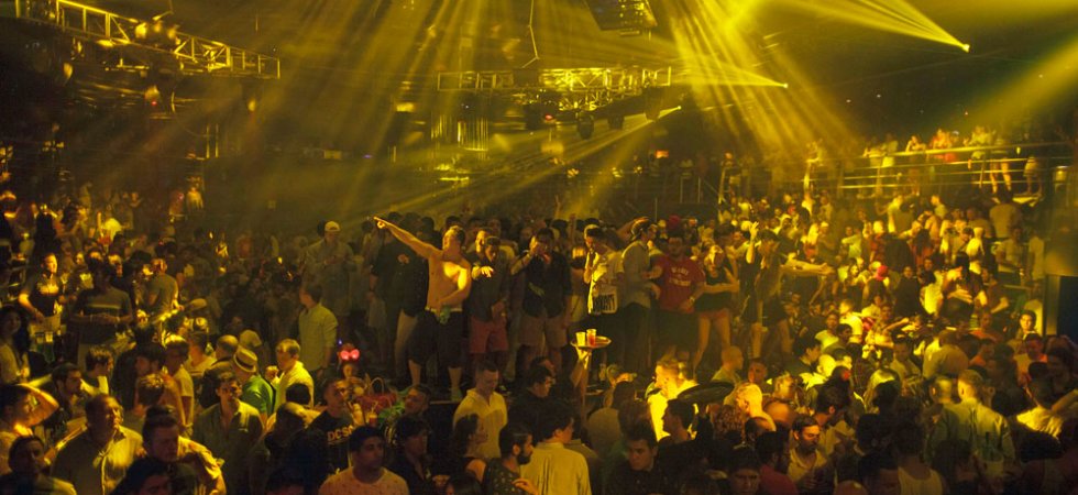 Réouverture des discothèques : Emmanuel Macron donne "rendez-vous le 21 juin"