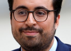 Amazon "détruit plus d'emplois qu'elle n'en crée" en France, selon Mounir Mahjoubi
