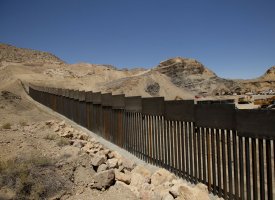 Donald Trump fait la chasse aux migrants pauvres