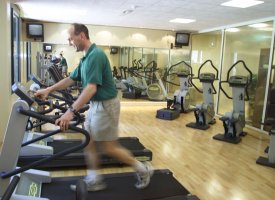 Blanquer évoque une réouverture des salles de sport en décembre