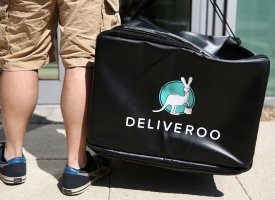 Travail dissimulé : la justice saisit 3 millions d'euros à Deliveroo