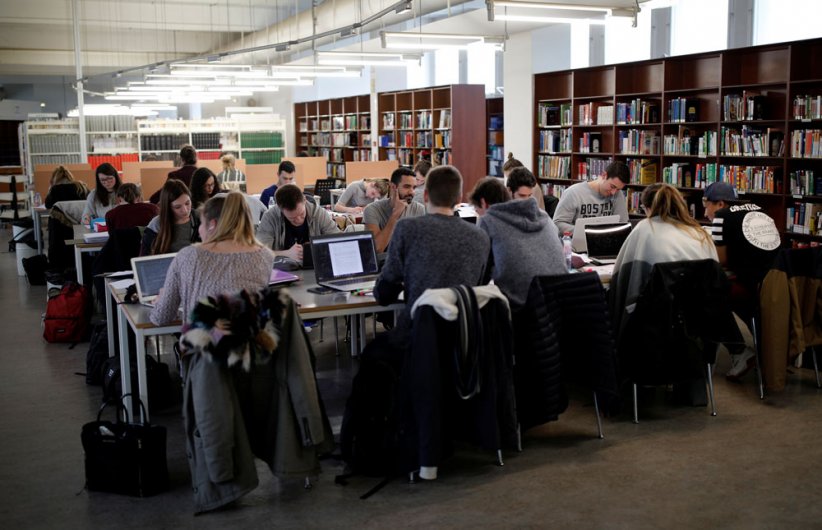 1 - ESCP Europe (15.800) 1 - ESCP Europe (15.800)