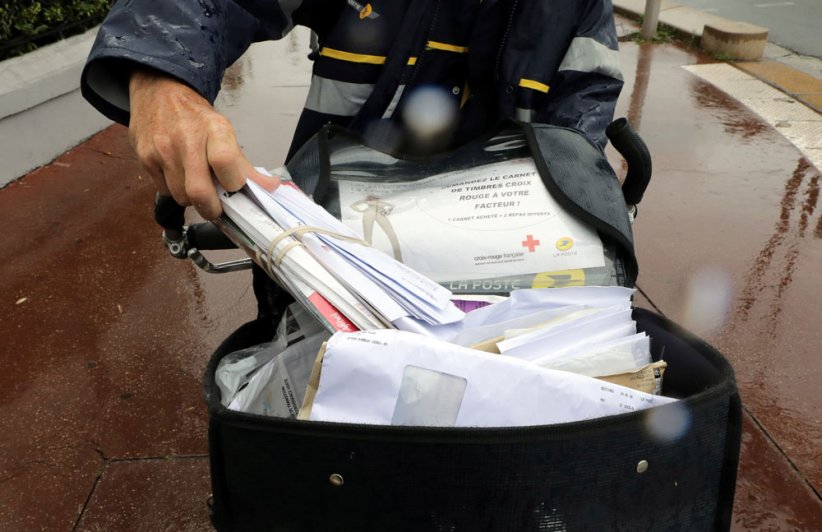 1. La Poste 1. La Poste