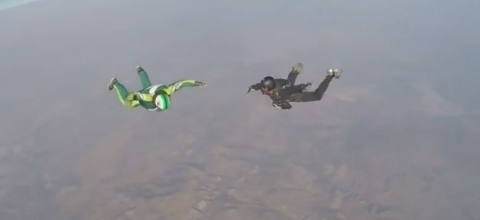 Le saut fou de Luke Aikins de 7 600 mètres d'altitude et sans parachute