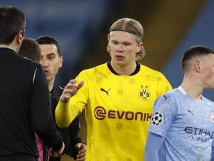 Dortmund : Quand Haaland signe un autographe... à l'un des arbitres !