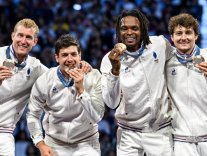 Julien Mertine, Maxime Pauty, Enzo Lefort et Maximilien Chastanet : médaille de bronze en escrime Julien Mertine, Maxime Pauty, Enzo Lefort et Maximilien Chastanet : médaille de bronze en escrime