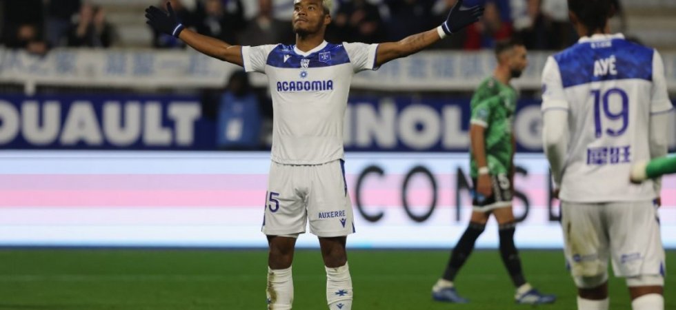 L2 (J14) : Auxerre corrige Saint-Etienne, le leader surpris
