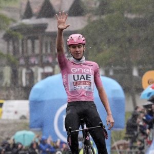 Giro (E16) : Pogacar s'offre une cinquième victoire ! 