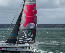 Voile : Tripon hélitreuillé après le chavirage de son bateau