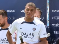 Mbappé au micro Mbappé au micro