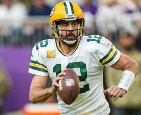 NFL - Packers : Face aux rumeurs d'orteil Covid, Rodgers montre son pied !