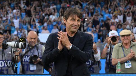 Naples : Le club confirme le départ de Conte