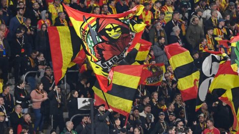 Lens-PSG : Des supporters lensois saisissent ...