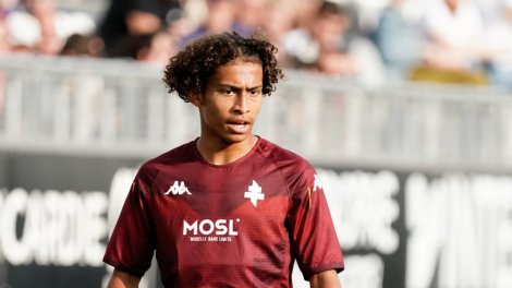 FC Metz : Dos Santos va signer son premier ...
