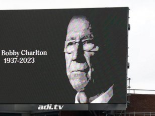 Manchester City : Le club condamne les chants de ses supporters contre Bobby Charlton