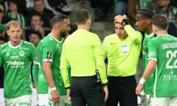 ASSE-OL : Deux supporters condamnés à 7 mois de prison pour jet de pièces sur un arbitre assistant