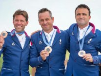Julien Epaillard, Olivier Perreau et Simon Delestre : médaille de bronze en saut d'obstacles par équipes Julien Epaillard, Olivier Perreau et Simon Delestre : médaille de bronze en saut d'obstacles par équipes