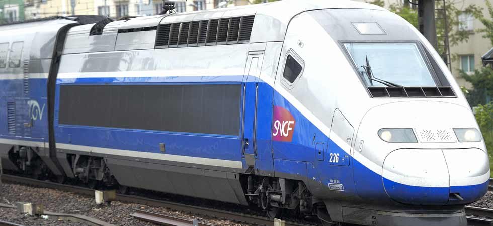 Le TGV s'en va avec bébé... Maman reste sur le quai !