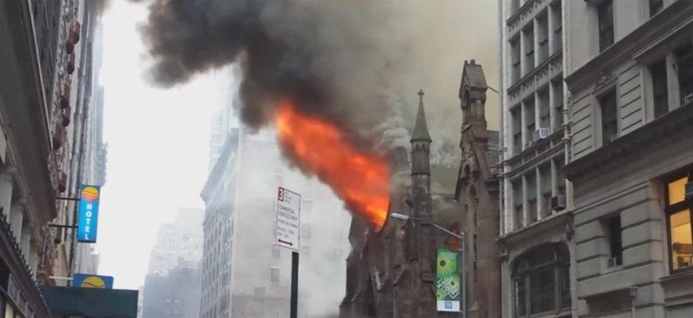 New York : une église de Manhattan totalement détruite par les flammes