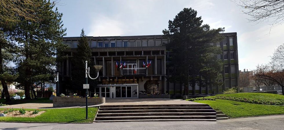Isère : le conseil municipal dégénère, un élu FN évacué de force