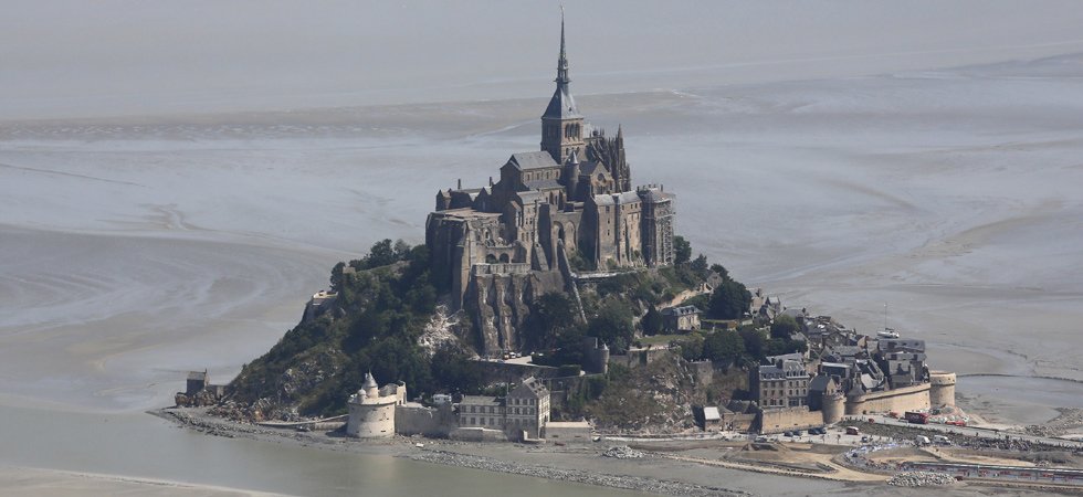 Elle tente de traverser la baie du Mont-Saint-Michel en solex et s'enlise