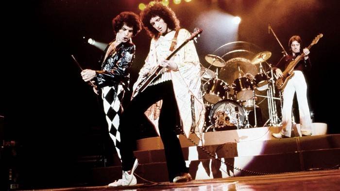 Queen : Rock the World