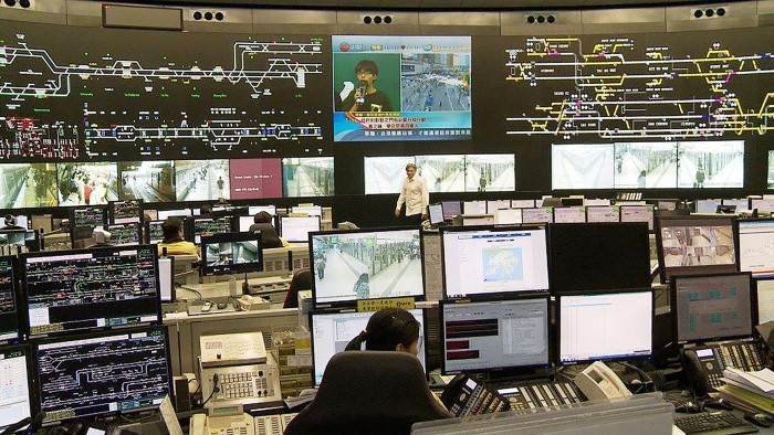 Sous haute surveillance