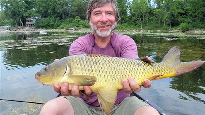 Un guide de pêche à la mouche