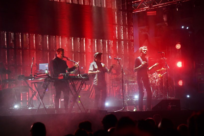 "Teardrop" - Massive Attack "Teardrop" - Massive Attack