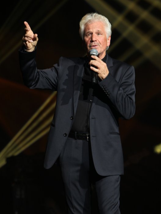 Gérard Lenorman, aux côtés de Céline Dion et Lara Fabian Gérard Lenorman, aux côtés de Céline Dion et Lara Fabian