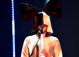 De Breathe Me à Unstoppable : 10 titres de Sia qui hérissent le poil