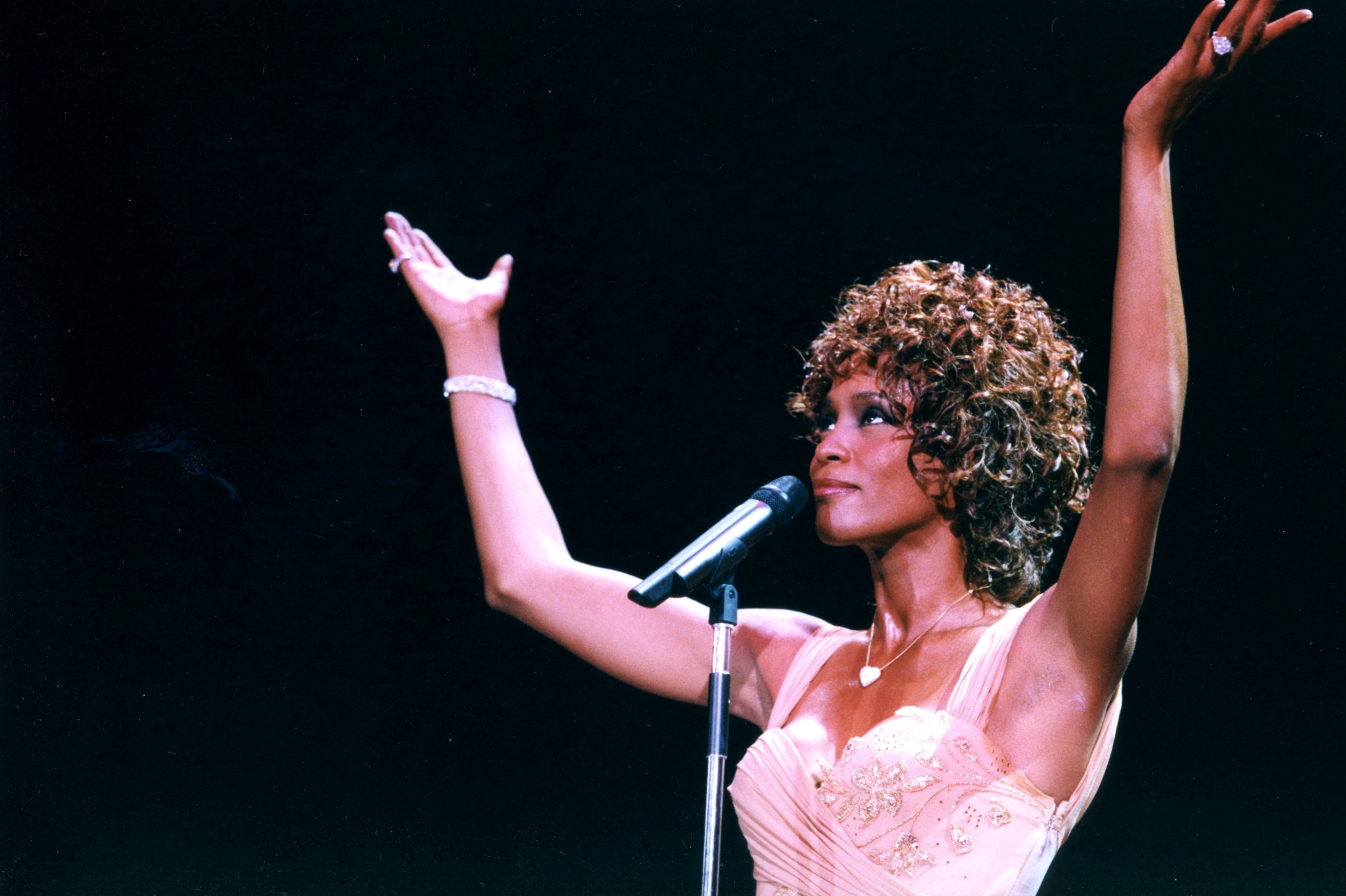 Ressuscitée... grâce à un hologramme — Whitney Houston Ressuscitée... grâce à un hologramme — Whitney Houston