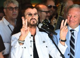 Ringo Starr célèbre ses 80 ans en ligne et sans Macca Sir Paul
