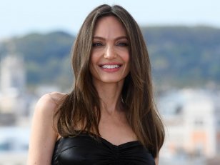 Angelina Jolie va diriger Salma Hayek dans son prochain film