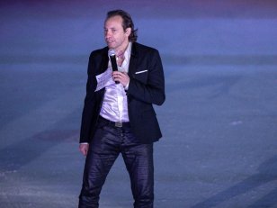 Philippe Candeloro raconte ses fiançailles : "Moi je l'ai fait sur la patinoire"