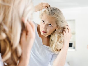 Extensions de cheveux après 50 ans : doit-on oser ?