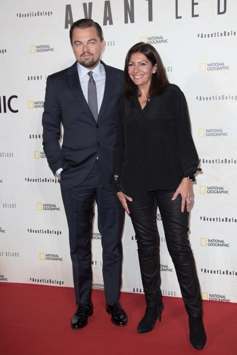 Anne Hidalgo reçoit un prix de Leonardo DiCaprio
